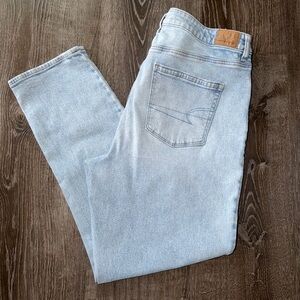 American Eagle Strigid Mom Jean
